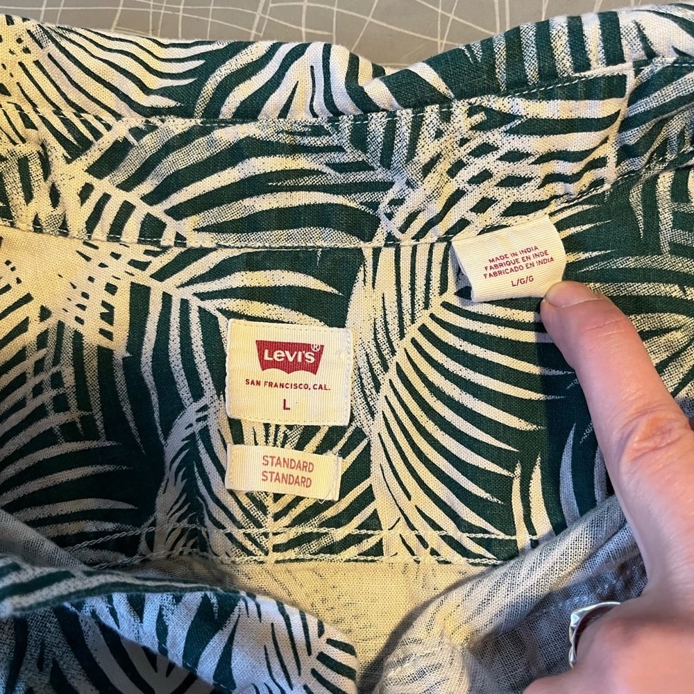 Levi’s green Sunset Pocket shirt - Picture 2 of 4